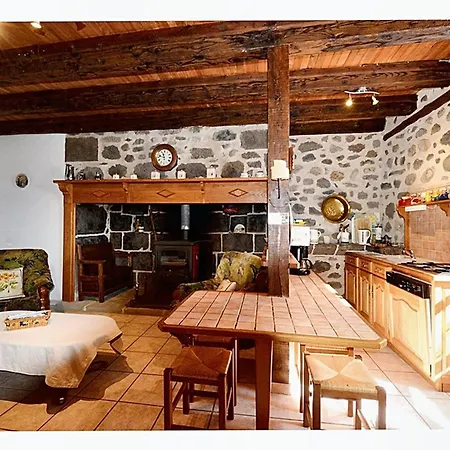 بيت للعطل Maison Confortable Avec Vue Sur La Montagne A Le Fau Le Fau (Cantal)