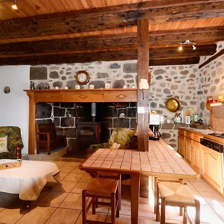 Ferienhaus Maison Confortable Avec Vue Sur La Montagne A Le Fau Le Fau (Cantal)