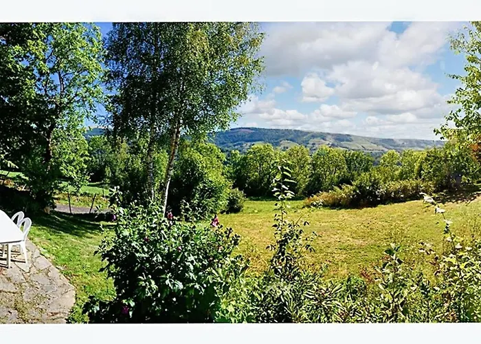 Maison Confortable Avec Vue Sur La Montagne A Le Fau Holiday home Le Fau (Cantal)