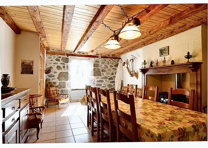 Maison Confortable Avec Vue Sur La Montagne A Le Fau * Le Fau (Cantal)