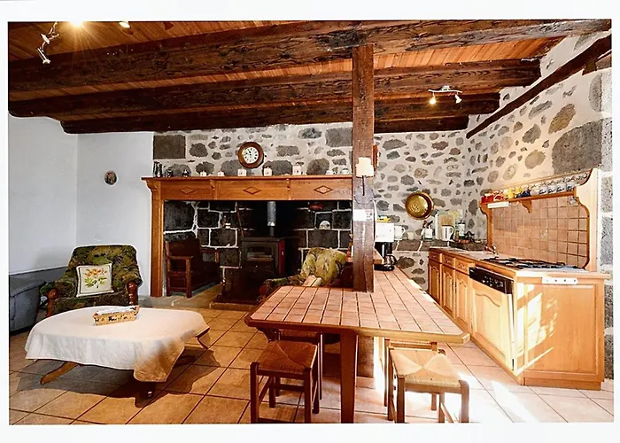 Holiday home Maison Confortable Avec Vue Sur La Montagne A Le Fau Le Fau (Cantal)